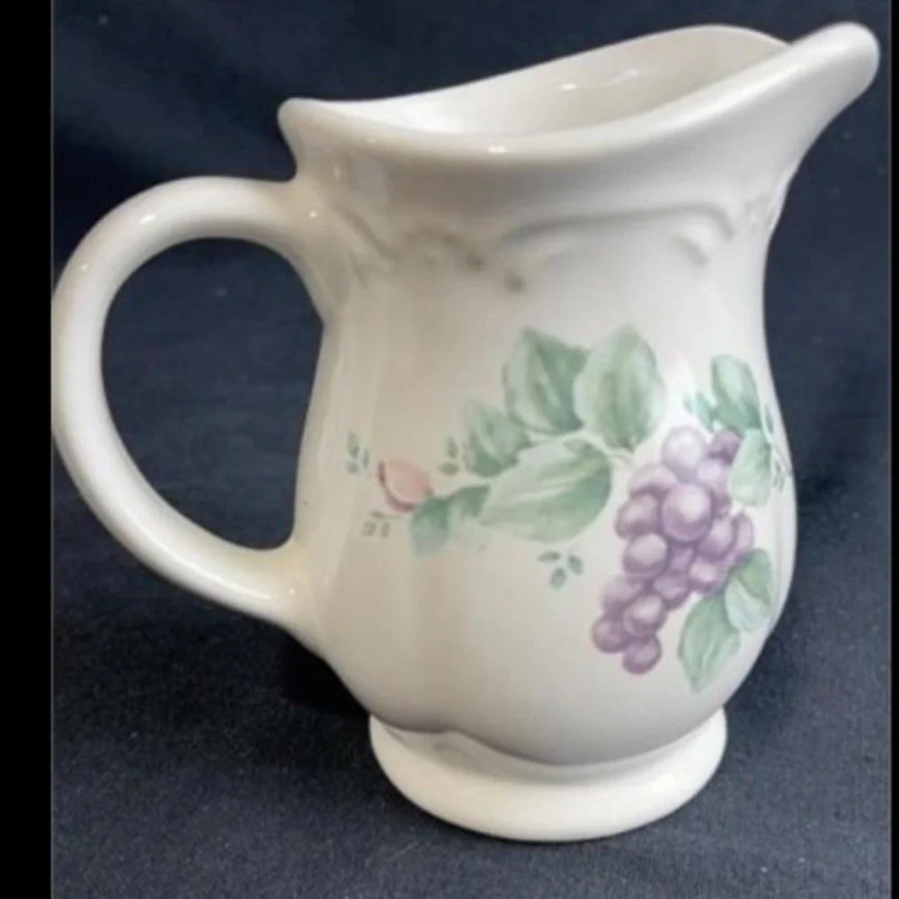 Pfaltzgraff Grapevine Pattern Stoneware Creamer Pitcher 4.5‎ Inch Farmhouse